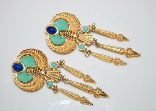 AVON ELIZABETH TAYLOR EGYPTIAN REVIVAL CLEOPATRA PHOENIX STATEMENT CLIP EARRINGS