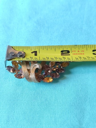 Broche prendedor vintage firmado BSK ámbar marrón vidrio estrás tono dorado color otoño - Imagen 2 de 6