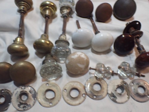 Vintage of 19 Doorknobs Assorted Shapes and sizes plates glass wood metal knobs - Picture 2 of 24