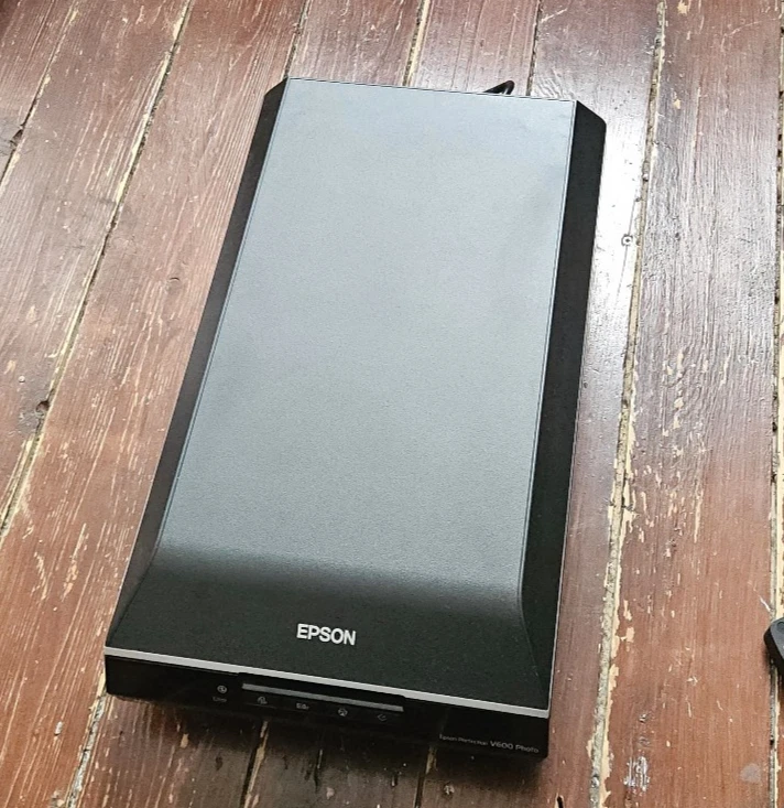 Epson Perfection V600 USB Flatbed Photo & Film Negatives Scanner + Holders - Image 2 of 4