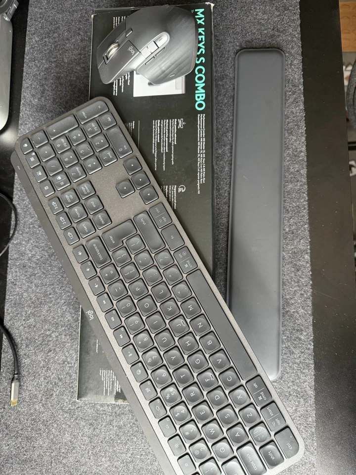 Logitech MX Keys S Combo Graphite (Qwerty) - Image 4 of 4