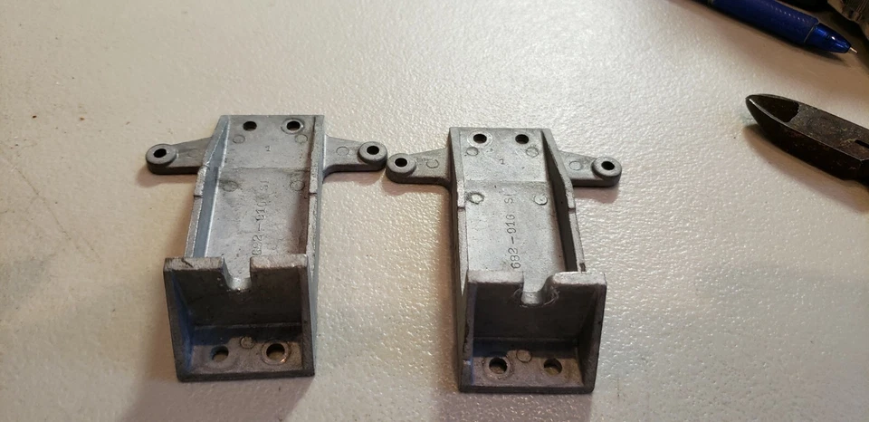 Chassis Mounting Brackets from Vintage Grundig TK45 Reel To Reel  Tape Recorder  - Photo 1/1
