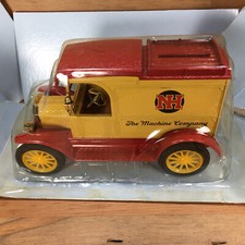 ERTL 1913 Ford Model T Delivery Van New Holland Machine Company Coin Bank NEW 
