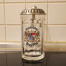 Glas-Bierkrug mit Zinndeckel, 0,5 L Aufdruck &bdquo;Freistaat Bayern&ldquo; Bier & Brauerei