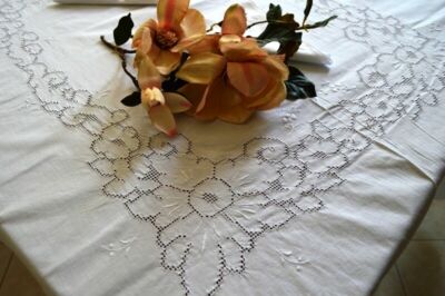 Tablecloth x12 Pure Cotton with Fashion Show Embroidery and Hand Dot