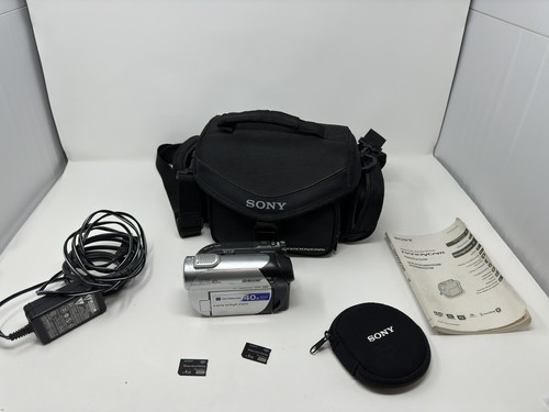 Sony Handycam DCR-DVD108 Optical Zoom 40x mit Hülle, Handbuch & 2x 4GB Karten