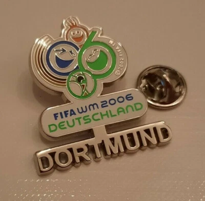 MARKENLOS FIFA Deutschland WM 2006 Spielort Dortmund Pin NEU (M77)