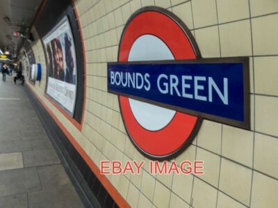 FOTO ROUNDEL BOUNDS GRÜNE U-BAHNSTATION LONDON N11 DIES IST DIE SOUTHBOUN