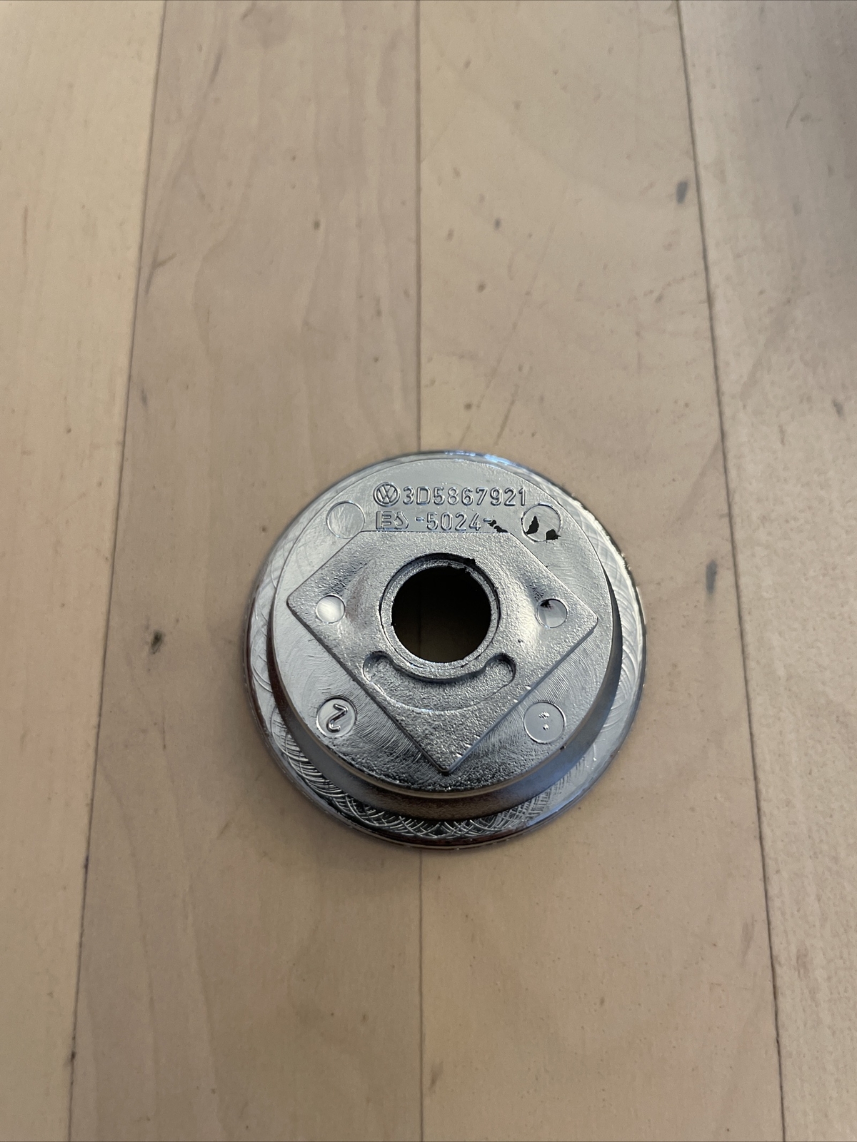 Bentley Locking Washer trunk panel cover clip lock oem 3D5867921 OEM