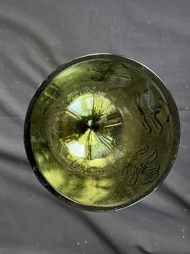 Vintage 1975 F.T.D Green Glass Goblet Embossed Leafing - Picture 3 of 4