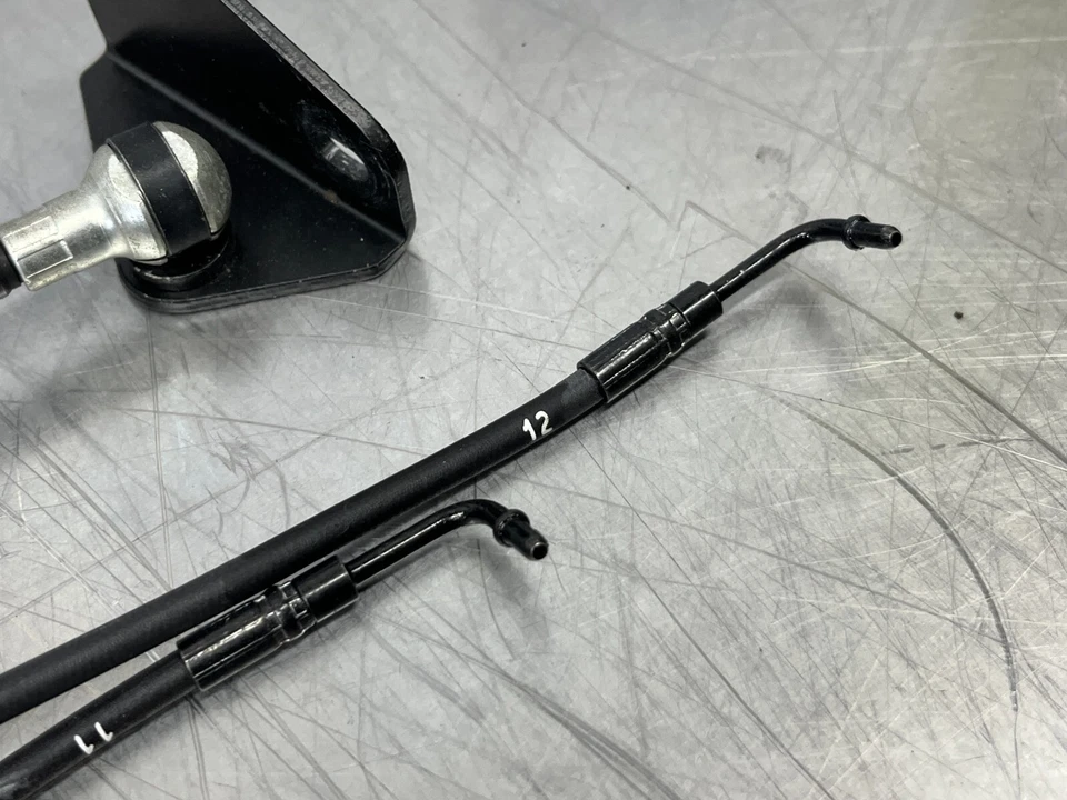 2008 Bmw 650i Tonneau 盖液压升降缸 - 左起子 - E64 - 152k — 第 3/4 张图片