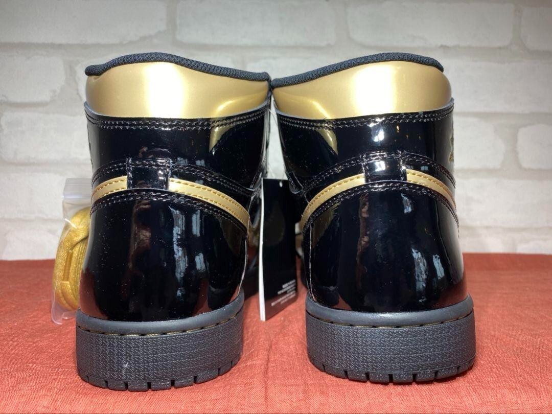 Nike Air Jordan Retro 1 High OG 'Black Metallic Gold' 555088 Nike Air Jordan Retro 1 High OG 'Black Metallic Gold' 555088