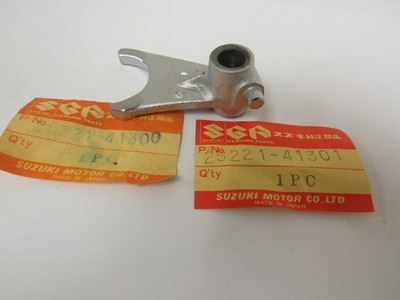 Suzuki RM100 RM125 TS100 TS125 RS175 1975-1984 NOS Shift fork p.n 25221-41301