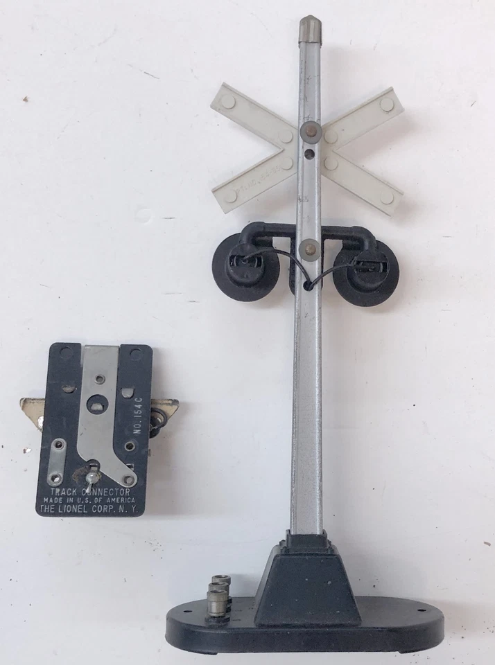 Lionel Highway Signal #154. Working signal. Includes 154C track contact. - Image 2 of 4