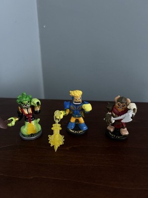 AKEDO Ultimate Arcade Warriors: Miss Slither, Thunderpants, Axel