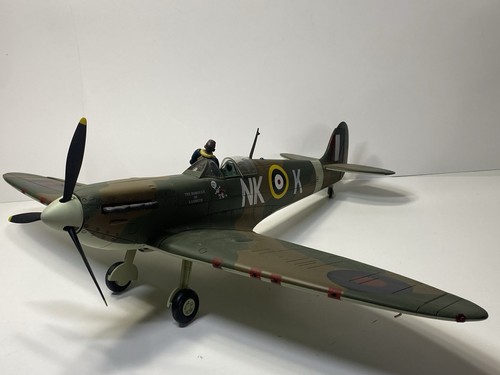 Motorworks Supermarine Spitfire Mk.I 21st Century Toys 1:18 Scale Model w/Pilot - Picture 15 of 22