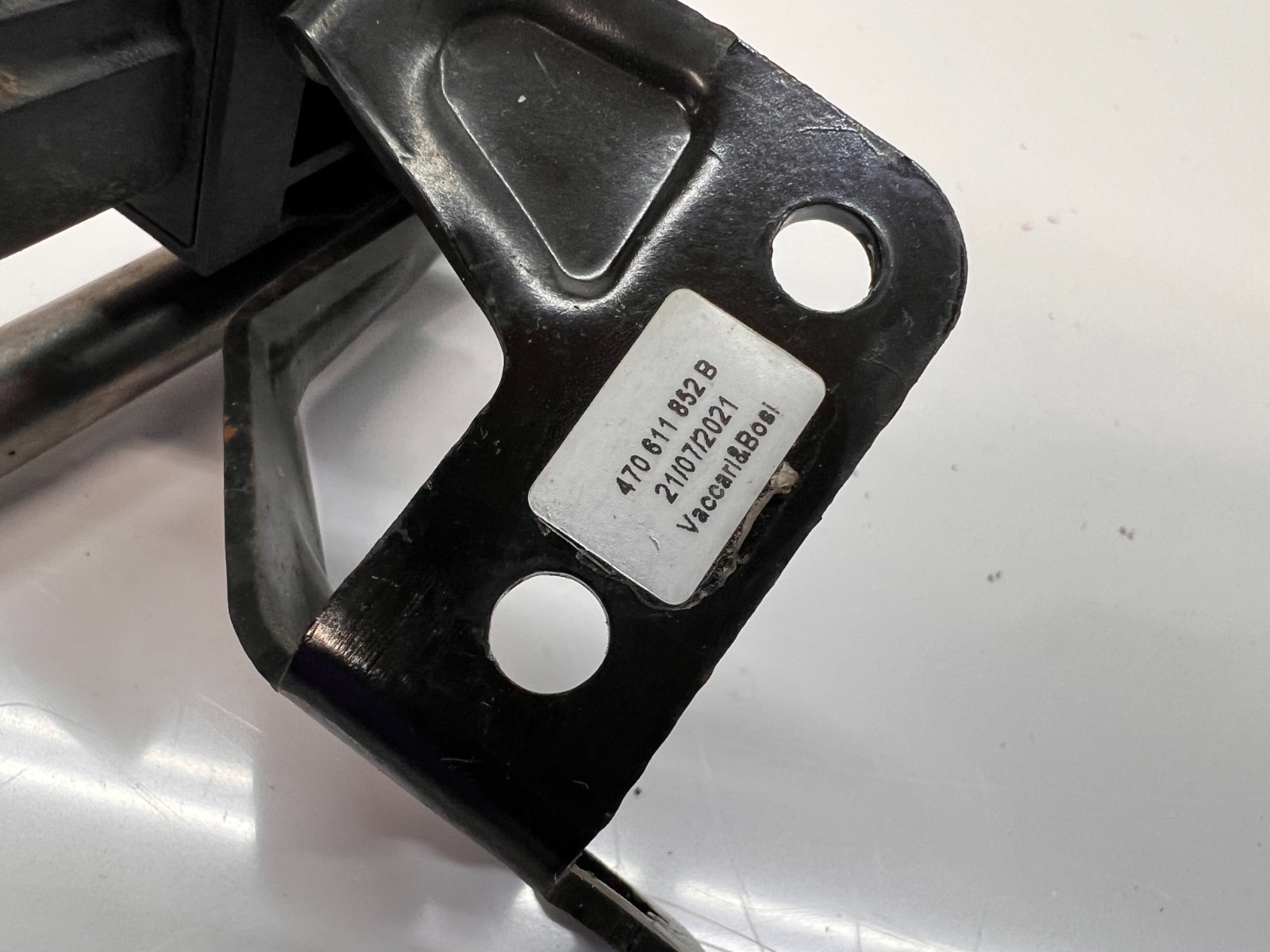 LAMBORGHINI AVENTADOR LEVEL RIDE SENSOR FRONT RIGHT BRACKET OEM 470941307