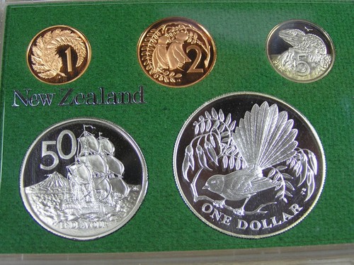 New Zealand 1980 Proof Set in Official Issue Case 7 Coins inc 1 Silver, Cert - Picture 7 of 9