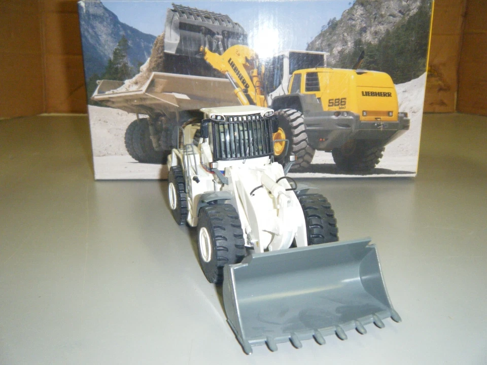 Cargadora de ruedas Liebherr 586 - Versión Eurovia Vinci - Con caja - NZG Foto 2 de 4