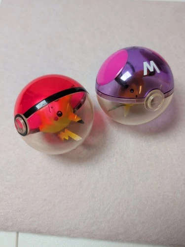 Pokemon Pikachu & Raichu Pokeball Masterball 1999 Tomy Collectible Figures