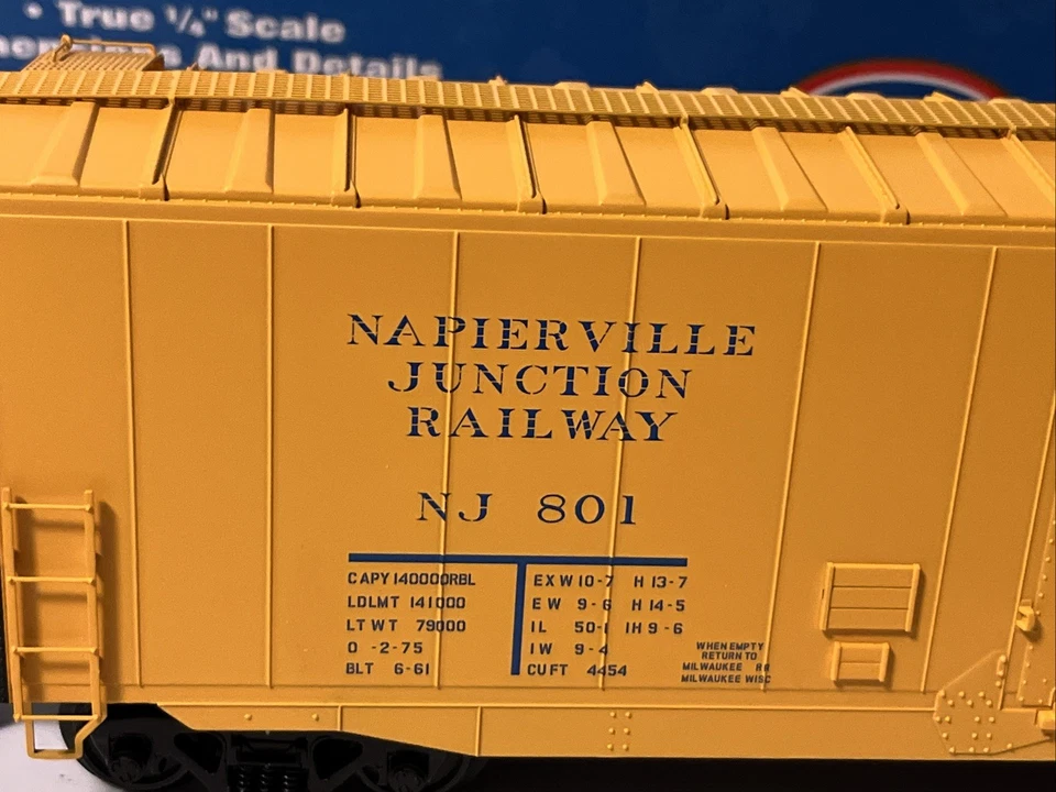 Atlas O - 8863 - 50’ PS-1 Plug Door Box Car - Napierville Junction #801 (3 Rail) - Image 2 of 4