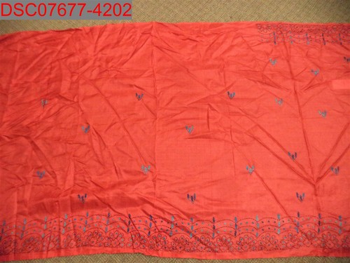 NWOT - Very Long Red Embroidered Tapestry, One Size - Picture 3 of 6