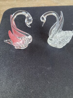 Set of 2 Vtg Swan Miniature Blown Spun Art Glass 1  All Clear 1 Has Pink Wings