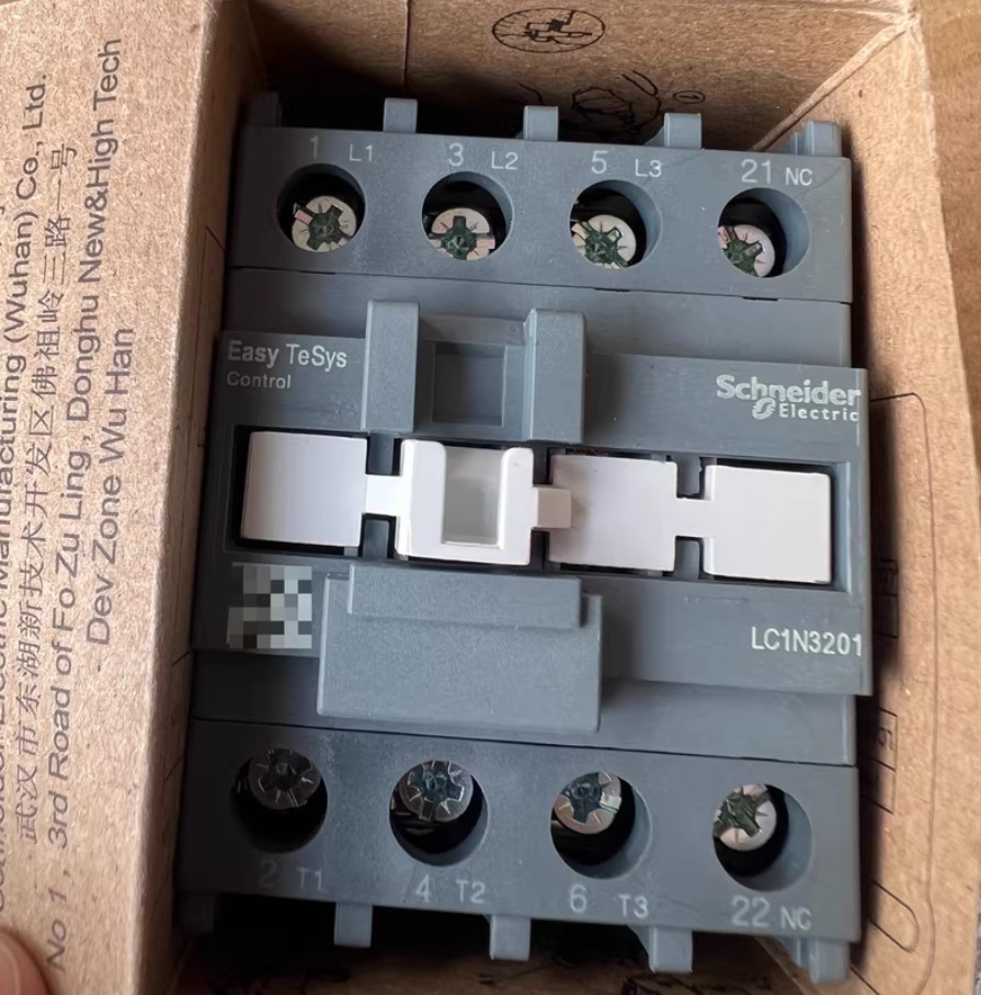 1PC NEW Schneider Contactor LC1N3201M5N LC1N3201 32A 1NC AC220V #YY