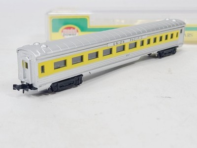 Model Power Union Pacific Streamline Coach Passenger Car #3031