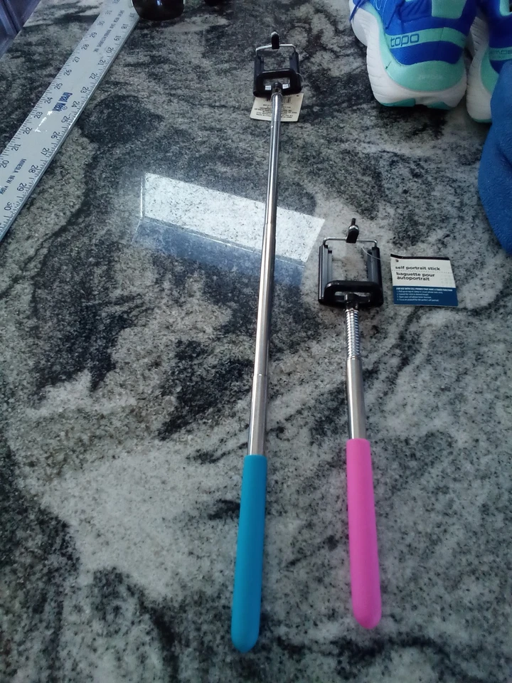 2 Selfie Sticks Extendable Hand held Pink And Blue spring clamp Camera Pole - Image 2 of 2