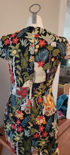 *NEW Medium * Frida Khalo Pencil Dress * Cap Sleeve & Slit * LIGHTWEIGHT - Picture 4 of 6