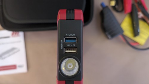 Motomaster Jump Starter and Power Bank 1200 Amp - Picture 5 of 12