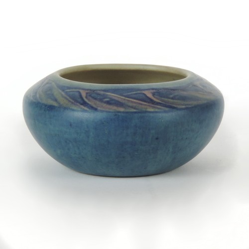 Newcomb College Pottery S Irvine 1933 swirling leaf 4.75" dia vase arts crafts - Picture 2 of 5