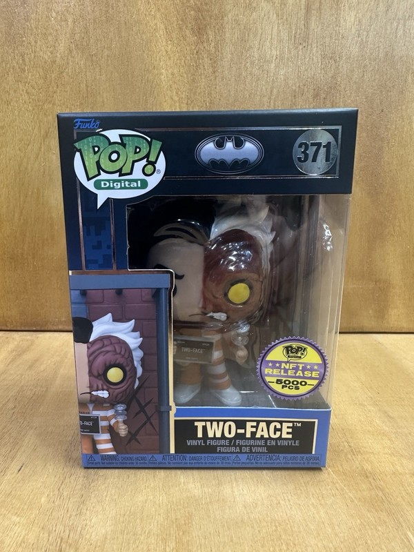 Funko Pop Digital Two-Face Batman 85th Series 2 Ultra LE5000 #371