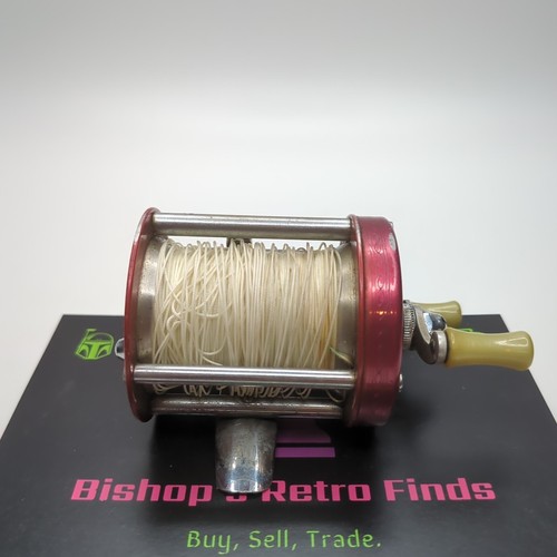 Vintage Pflueger Deluxe Nobby 1960 Casting Reel. Red - Picture 5 of 7