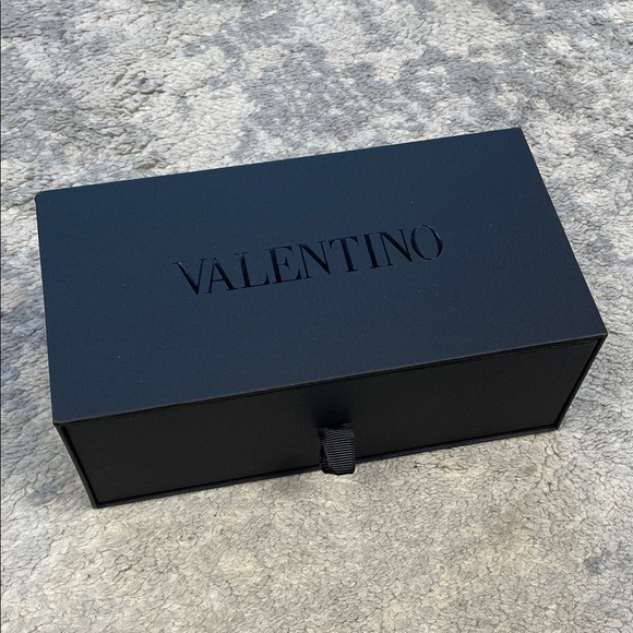New Valentino Garavani 51mm Cat Eye Sunglasses VLS 175 Ivory  display picture 3