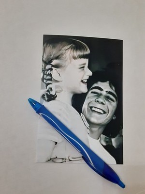 THE BRADY BUNCH, SUSAN OLSEN & BARRY WILLIAMS BEHIND THE SCENES, B&W, 4X6 PHOTO