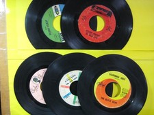 FOR CRAFTS DECORATION -- Lot of 35 45 rpm Vinyl Records
