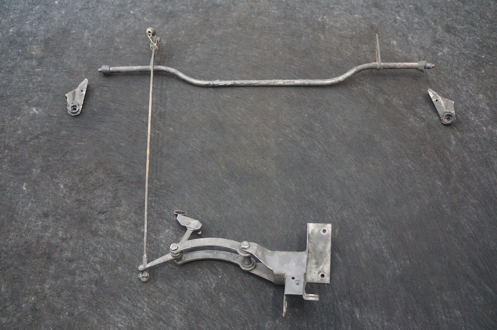 Lever Bracket Assembly OEM UE36521 Rolls Royce Silver Shadow 1973 *Note*