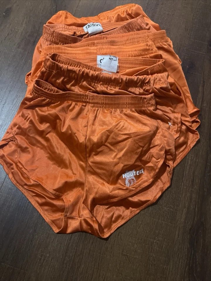 Shorts uniformes vintage Hooters - Imagem 2 de 2