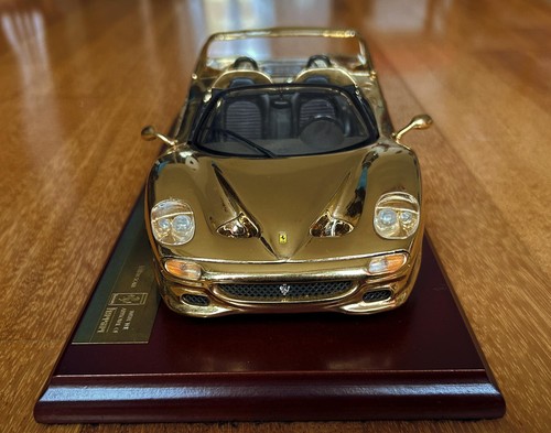 FERRARI F50 SPIDER (1995) - MAISTO - SCALA 1/18 - VERSIONE ESCLUSIVA GOLD PLATED - Foto 3 di 22