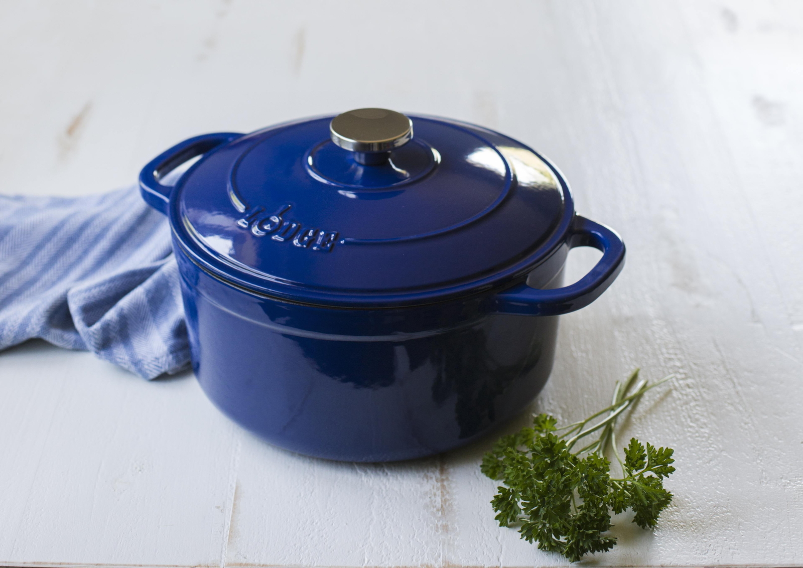 Lodge Cast Iron 5.5 Quart Enameled Dutch Oven, Indigo สถานีตำรวจภูธร