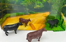 G-Scale Railroad Live Stock Figure 4 Black Brown Dairy Cow Cows, 2 Bales of Hay