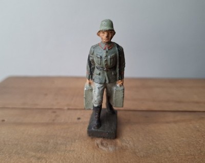 Lineol Marschierende Bundeswehr Soldat mit Munitionskisten (6 cm Figur)