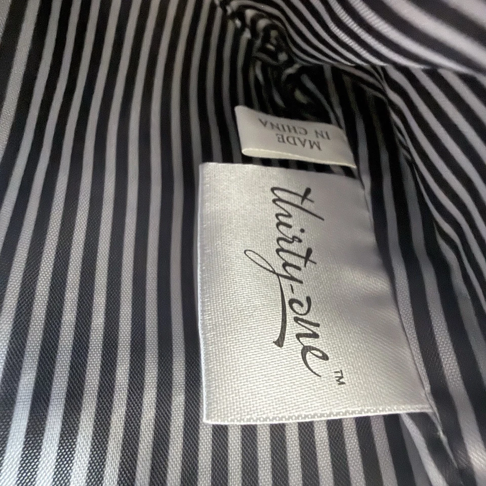 Bolsa cosmética Thirty-One preta com babado bolsa de viagem maquiagem estojo com zíper - Imagem 3 de 4