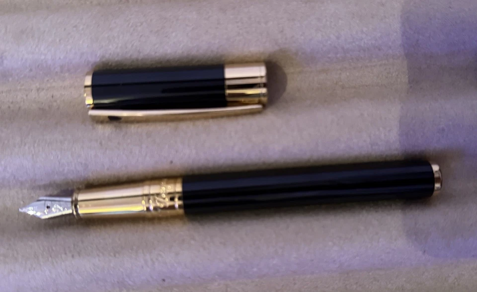 S.T. Ручка перьевая Dupont Classique черный китайский лак с золотой отделкой - Изображение 3 из 4