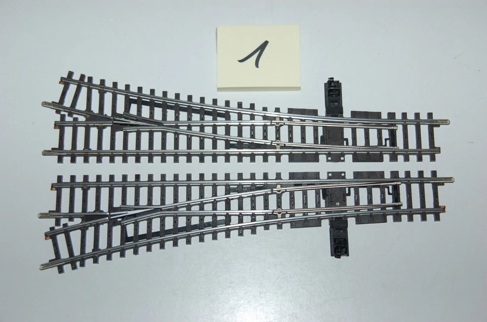 Märklin H0  2 schlanke  Weichen  2271  links + rechts  Handschaltung  K-Gleis  1 - Bild 1 von 1