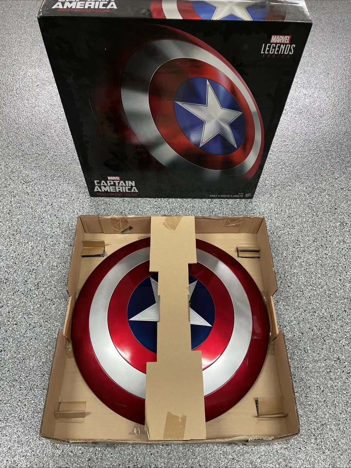 Marvel Legends Capitán América 24" Escudo Caja Abierta Arañazos Menores Defectos de Fábrica Foto 3 de 4