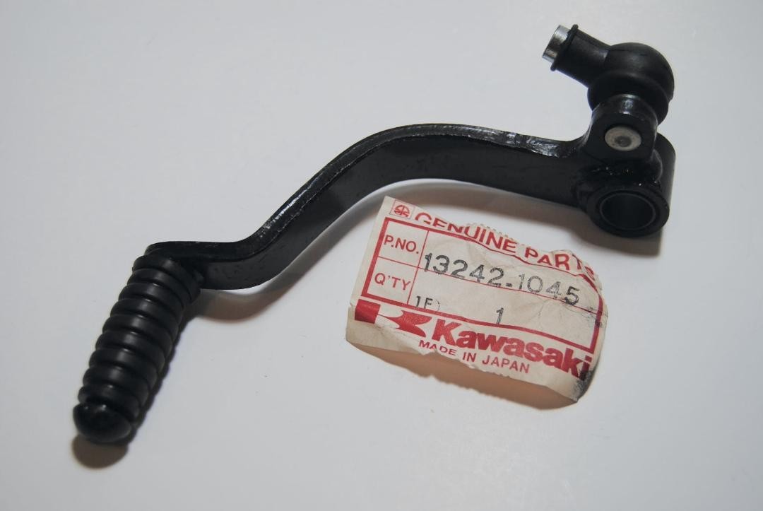 加圧バンド Kawasaki 1981 KZ550, GPz550 - NOS - Gear Shift Lever - 13242-1045