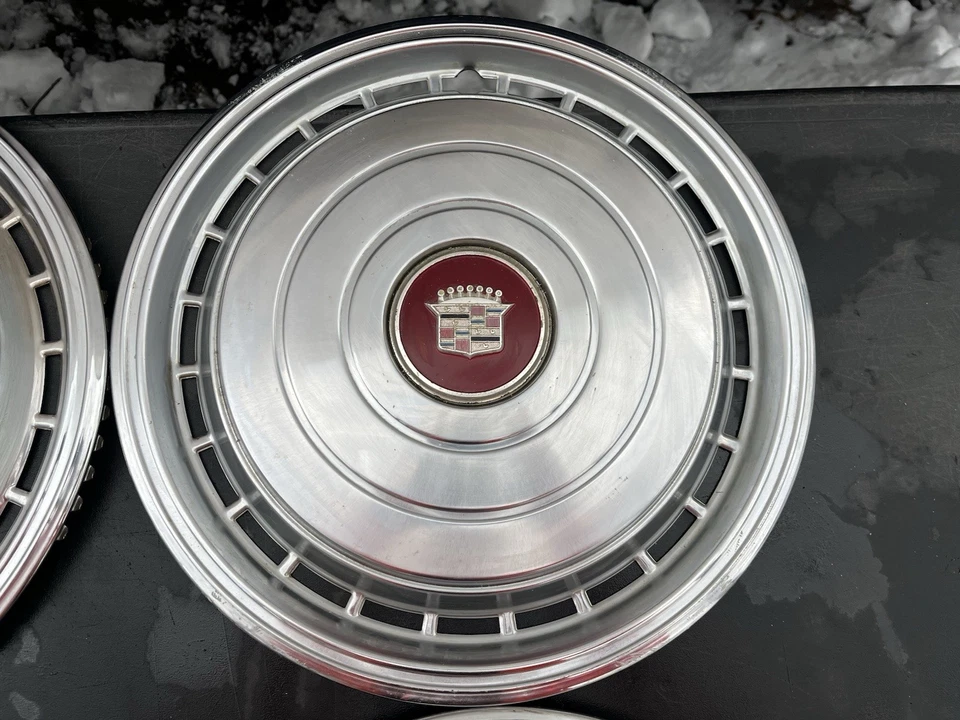 Genuine 1978 Cadillac Deville Fleetwood metal hubcaps wheel covers nice. - Image 3 of 4